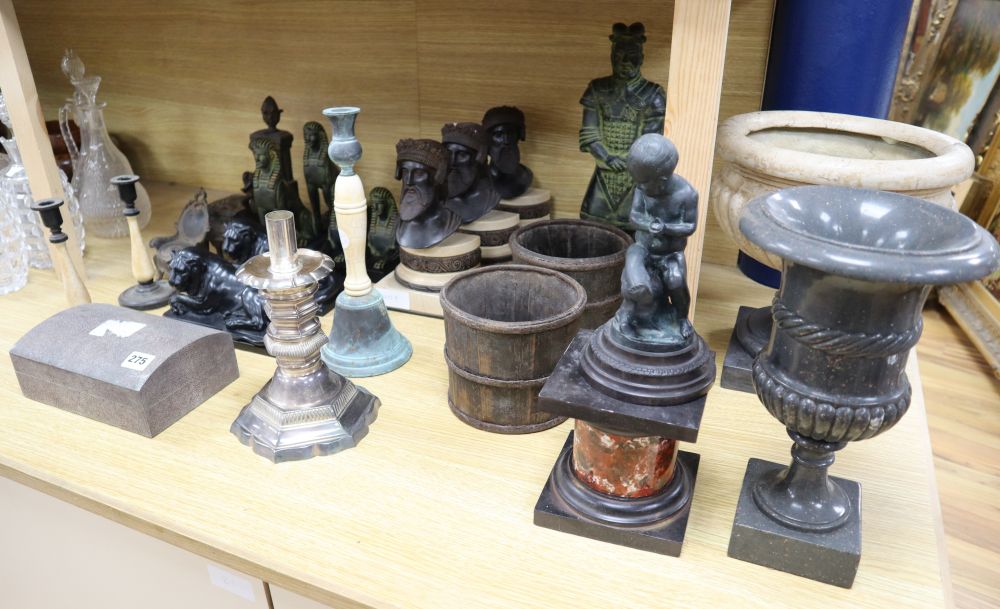 A large quantity of mixed decorative items